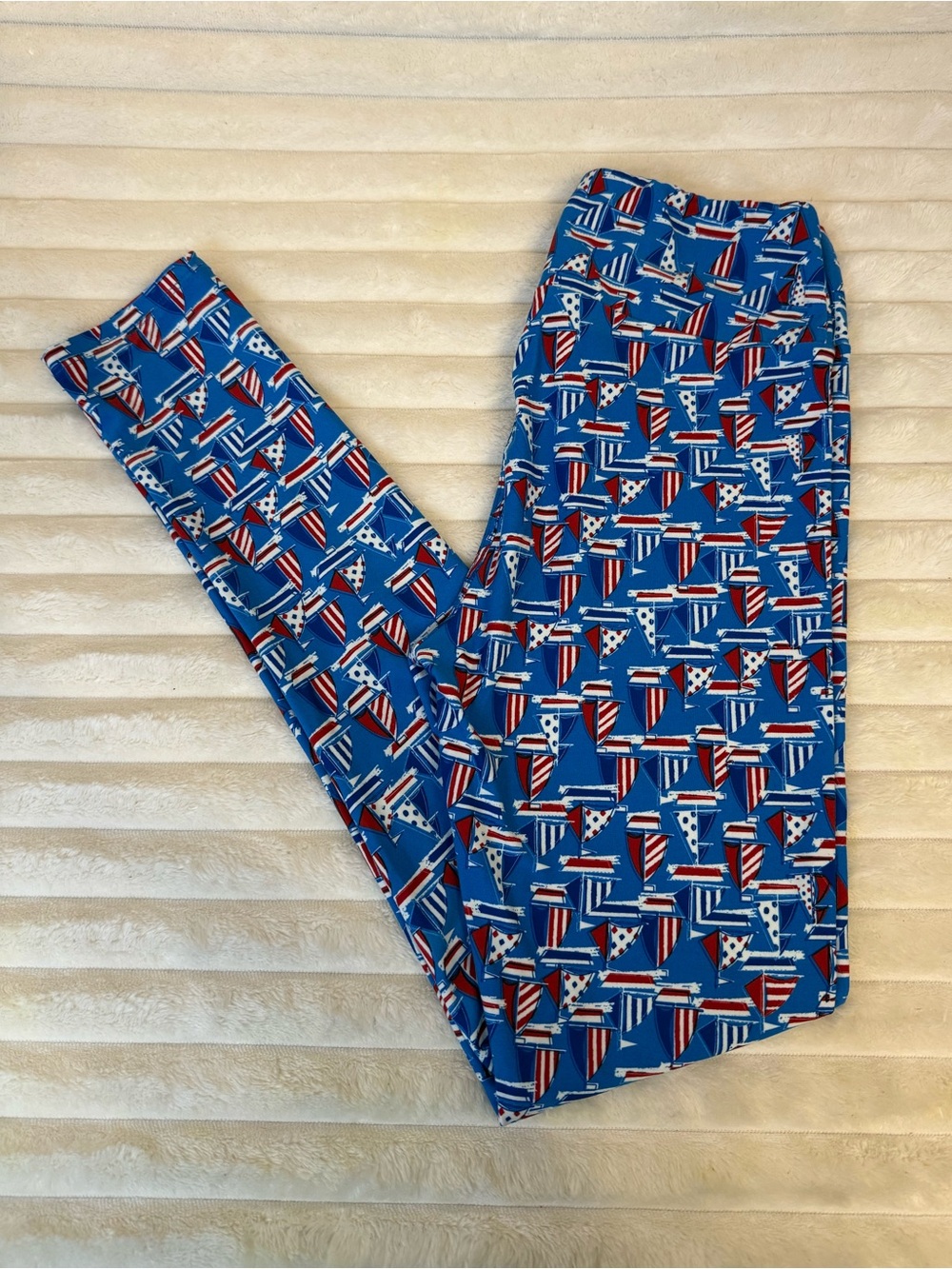 Lularoe One Size sailboat leggings
